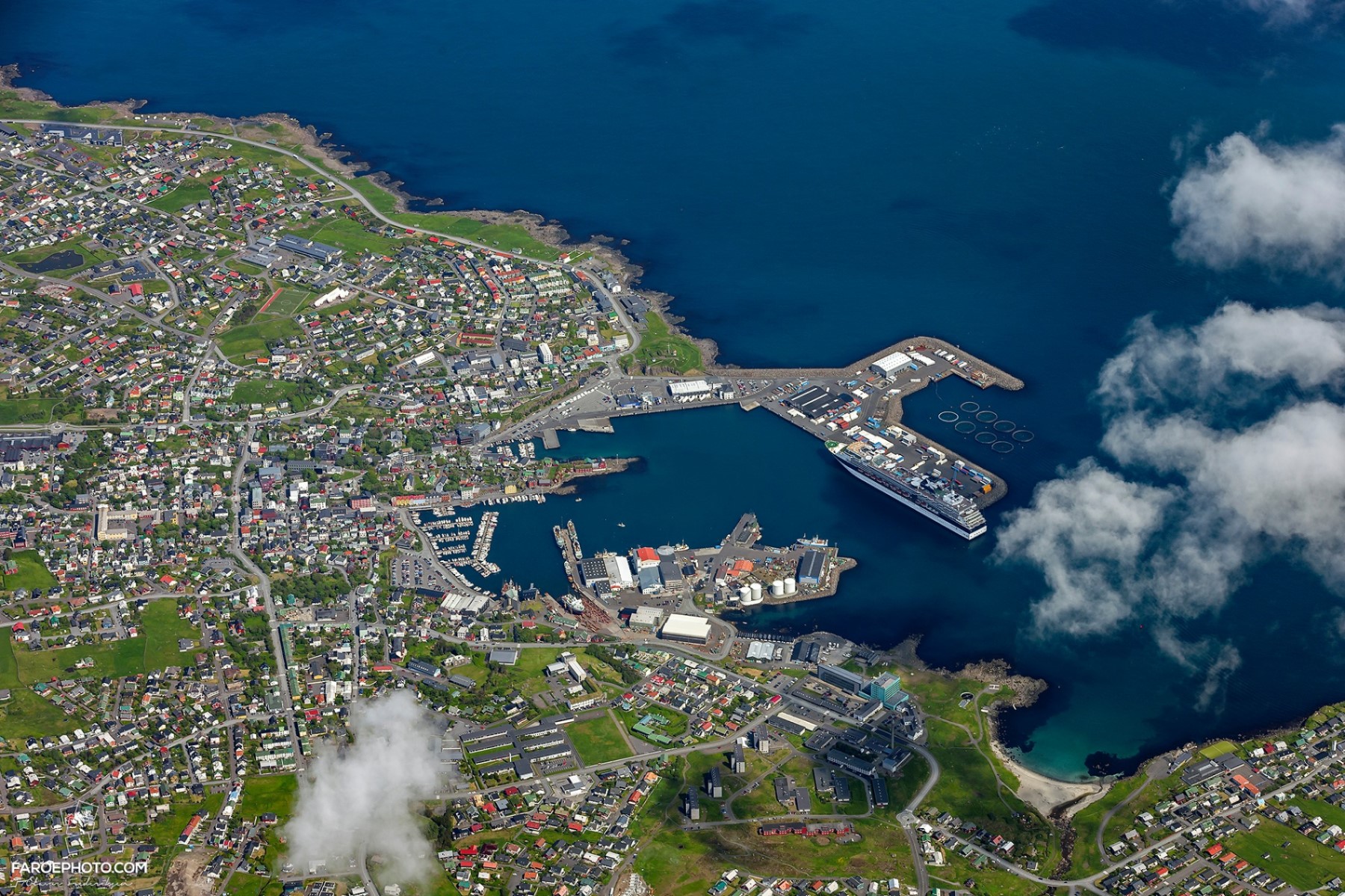 Føroyskir Radioamatørar, Hotel Tórshavn и Landssjúkrahúsið - National Hospital of the Faroe.jpg